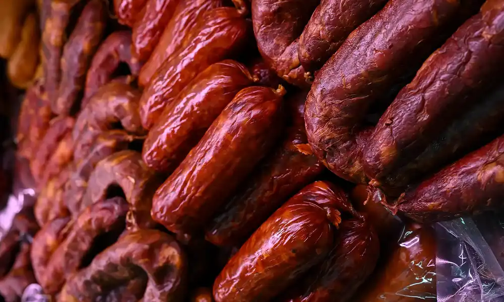 Chorizo portugais traditionnel à griller ou à cuire, charcuterie artisanale fumée – Les Halles du Portugal