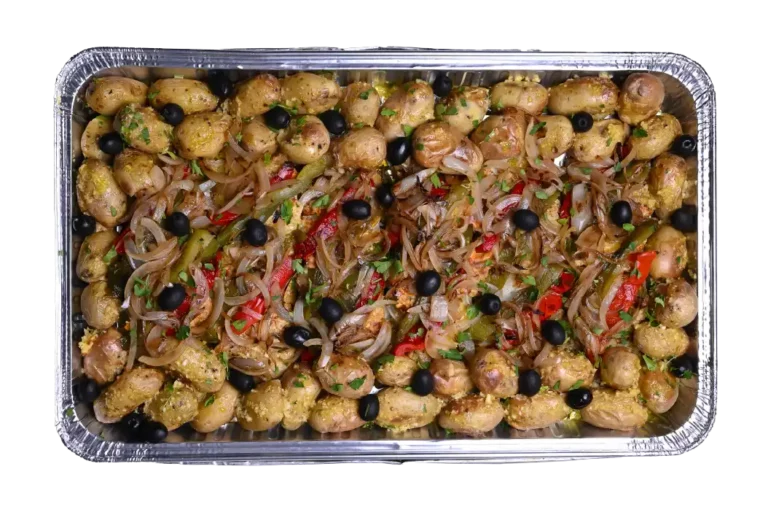 Plat traiteur traditionnel portugais viande et pommes de terre grenailles