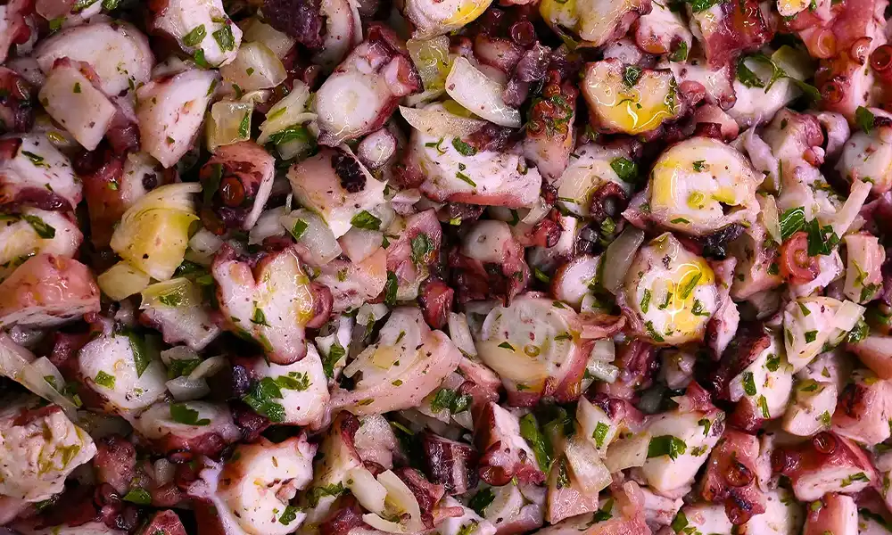 Salade de poulpe, spécialités portugaises (Salada de Polvo) aux oignons, persil et huile d'olive vierge – Les Halles du Portugal